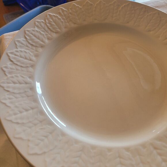 Pontesa Ironstine Spain 10" White Plate With Embossed Leaf Trim On Edge - Picture 5 of 6